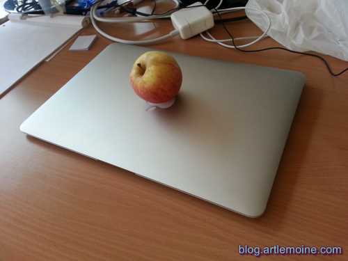 macbook air a la pomme 2013 06 05 10.41.24 , une pomme sur un mac book air